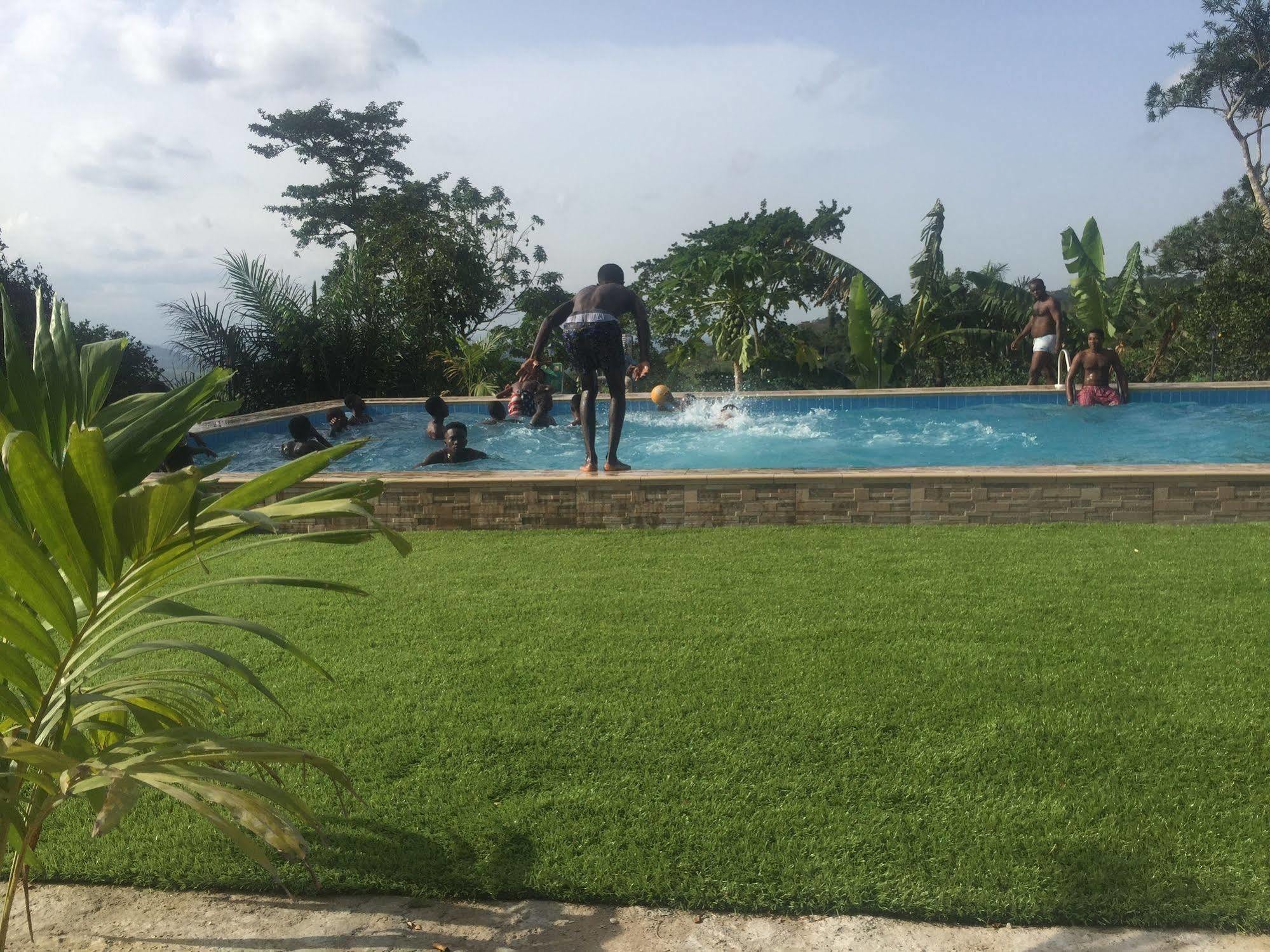 Sweet Mother Eco Resort Aburi Extérieur photo